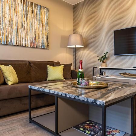 Deluxe Apartment Mit Tiefgarage In Naehe Messe-Bmw-Porsche-Dhl-Flughafen-Flugzeugwerk Der Deutsche Aircraft Leipzig Bagian luar foto