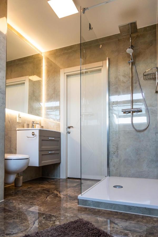 Deluxe Apartment Mit Tiefgarage In Naehe Messe-Bmw-Porsche-Dhl-Flughafen-Flugzeugwerk Der Deutsche Aircraft Leipzig Bagian luar foto